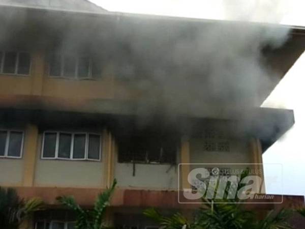 Kebakaran di sebuah stor bangunan asrama SMK Pelong berjaya dipadam dan dikawal dari merebak ke bahagian lain