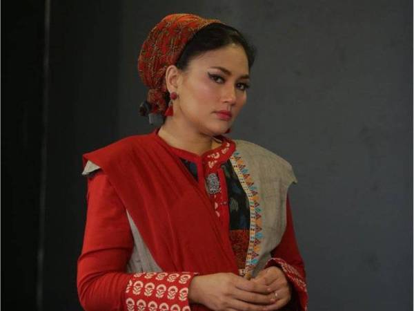 Pelakon, Fasha Sandha