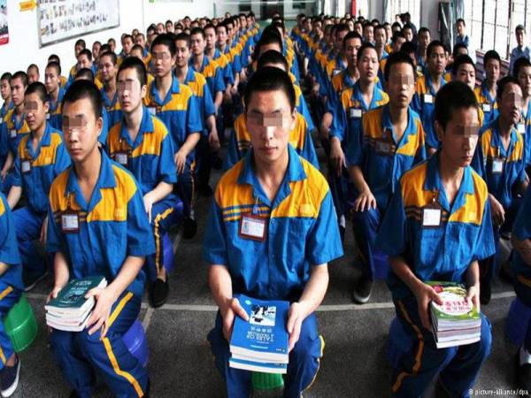 Kem pendidikan semula untuk membendung ekstremisme di China diperluaskan sejak 2017.