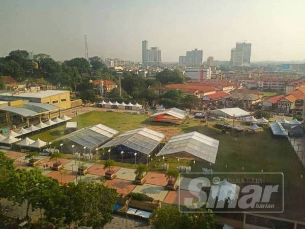 Persiapan sedang giat dijalankan menjelang majlis pelancaran Bulan Kebangsaan dan Kempen Kibar Jalur Gemilang 2019 di Dataran Pahlawan Banda Hilir Sabtu ini.