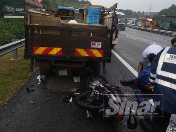 Penunggang Motosikal Maut Langgar Belakang Lori