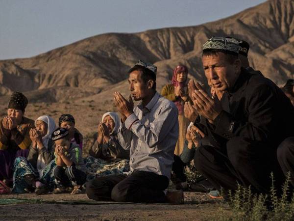 Kebanyakan etnik Uighur yang tinggal di luar negara gagal untuk menghubungi ahli keluarga mereka di Xinjiang.