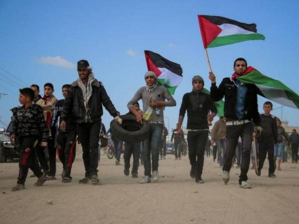 Penduduk Palestin berhimpun di sepanjang sempadan Gaza-Israel bagi memberi tekanan kepada rejim Zionis supaya melonggarkan sekatan dan kepungan yang dikenakan ke atas Gaza sejak 12 tahun lalu. 