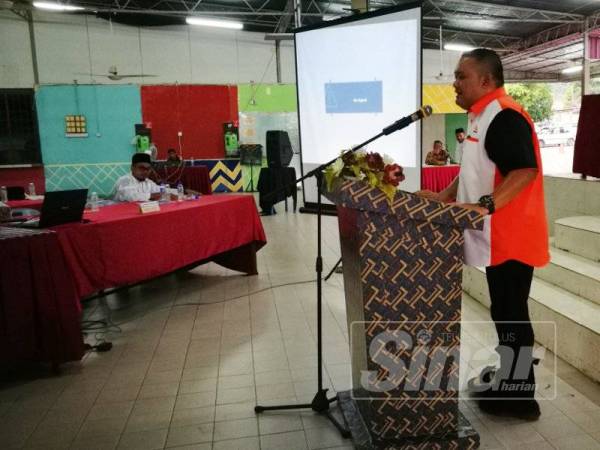 Mohd Sany ketika merasmikan Konvensyen Pemuda Amanah Kedah di Teluk Nipah Pantai Merdeka di sini semalam.