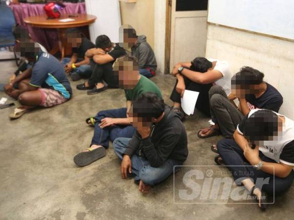 Seramai 10 penunggang motosikal ditahan selepas didapati terlibat dengan kegiatan lumba haram dalam Op Samseng Jalanan sekitar Ipoh hari ini.