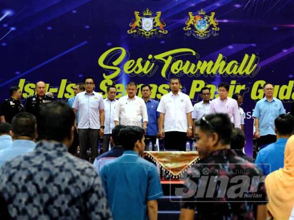 Sahruddin hadir ke Sesi Townhall Isu-Isu Semasa Pasir Gudang di sini hari ini.