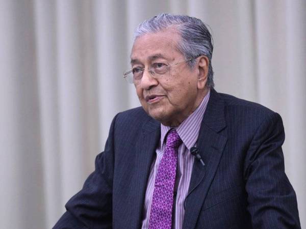 Perdana Menteri Tun Dr Mahathir Mohamad menyampaikan syarahan mengenai Bagaimana Sains dan Teknologi Dapat Menyumbang Kepada Keamanan Dunia di Sekolah Pemimpin Masa Depan Jepun (JFLS) hari ini. - Foto Bernama