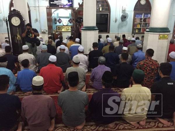 Solat hajat di Masjid Kariah Pantai memohon supaya operasi mencari dan menyelamat Nora Anne dipermudahkan.
