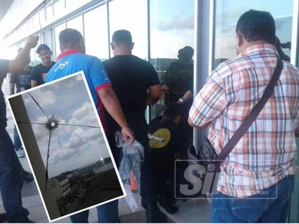 Polis menjalankan siasatan sebaik sahaja laporan dibuat pada dua tahun lalu. (Gambar kecil, kesan tembakan pada dinding kaca bangunan UMNO Pekan)