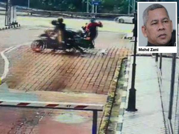 Rakaman CCTV menunjukkan mangsa melompat ke atas motosikal miliknya yang cuba dilarikan seorang suspek.