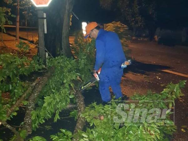 Kerja-kerja pembersihan sedang dijalankan di lokasi terjejas sekitar daerah Kuala Muda.