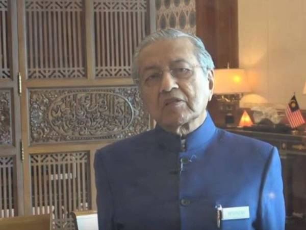 Video Tun Dr Mahathir menzahirkan ucapan Aidiladha kepada seluruh umat Islam menerusi youtube. - Foto Youtube Chedet Official
