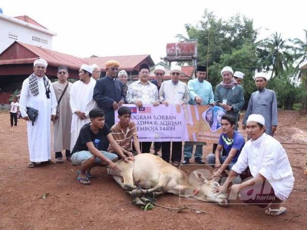 Meskipun terletak di pedalaman Kemboja, ibadah korban di Kampung Pak Phau lebih meriah dengan kehadiran menteri dan mufti Kemboja.