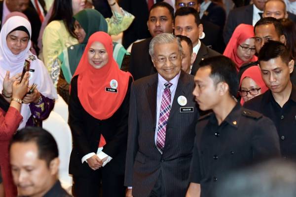 Perdana Menteri Tun Dr Mahathir Mohamad hadir melancarkan Pendidikan Sivik Peringkat Kebangsaan anjuran Kementerian Pendidikan Malaysia di Puspanitapuri Putrajaya hari ini. -Foto Bernama