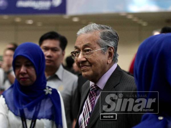 Perdana Menteri, Tun Dr Mahathir Mohamad tiba pada majlis Kuala Lumpur International Airport (KLIA) Turns 21: A Precious Legacy, Sepang di sini hari ini. - Foto ZAHID IZZANI