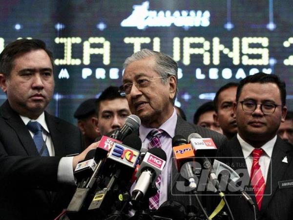 Perdana Menteri, Tun Dr Mahathir Mohamad ketika bercakap pada sidang selepas menghadiri majlis Kuala Lumpur International Airport (KLIA) Turns 21: A Precious Legacy, Sepang di sini hari ini. - Foto ZAHID IZZANI