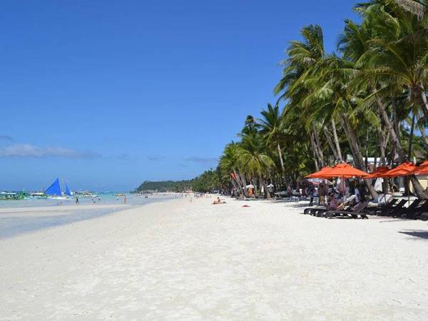 Pantai Boracay di Filipina. - Gambar Hiasan
