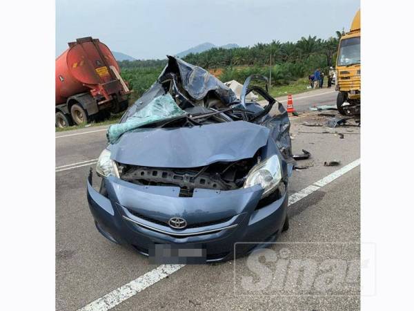 Keadaan kereta Vios dinaiki mangsa maut selepas terlibat kemalangan. 