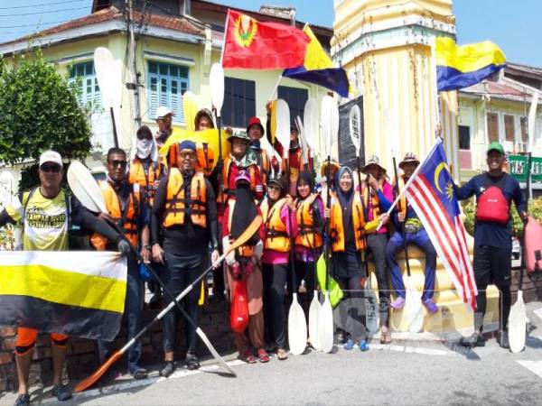 Seramai 15 peserta dari enam negeri menyertai Ekspedisi Kayak Semarak Kemerdekaan 2019 di Parit di sini semalam.
