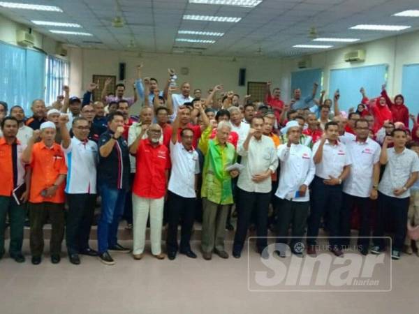 Barisan pimpinan PH yang menghadiri Majlis Retreat PH Kelantan di Pasir Puteh petang tadi.