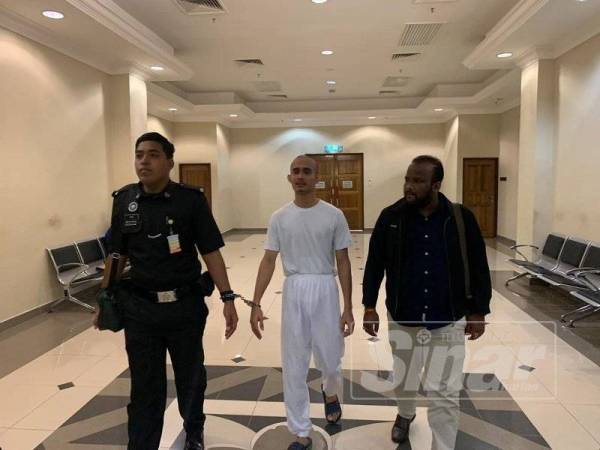 Islam Saimon yang merupakan warga Bangladesh dipenjara empat bulan selepas mengaku salah atas pertuduhan memberi suapan sebanyak RM551 kepada anggota polis.