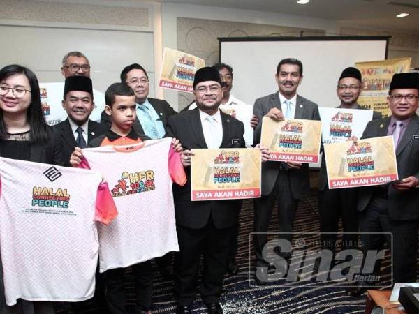 Majlis Pelancaran Program Halal Fun Run 2019 dirasmikan oleh Mujahid bersama wakil dari pihak industri halal negara di Putrajaya. -Foto Sinar Harian ZAHID IZZANI