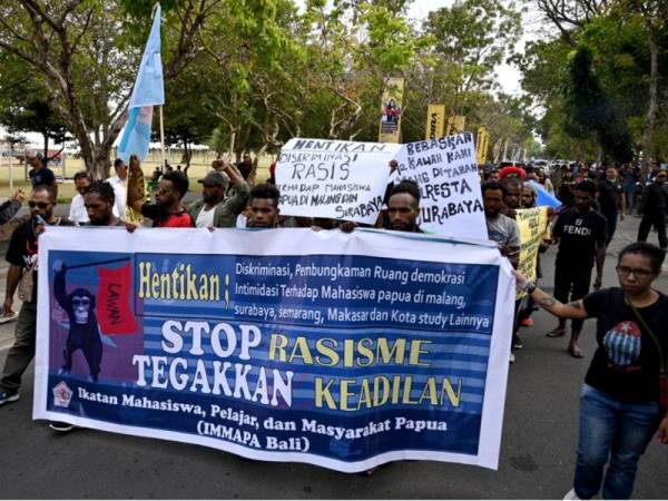 Kumpulan protes di Bali mengutuk keganasan yang tercetus di Papua.