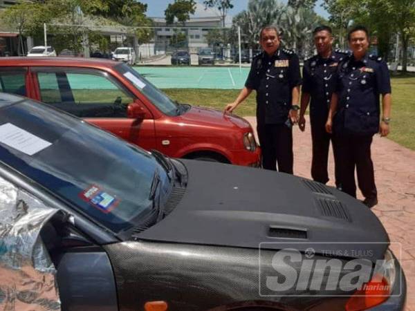 Polis turut menyita sebuah kereta jenis Proton Satria dan Perodua Kelisa daripada suspek.