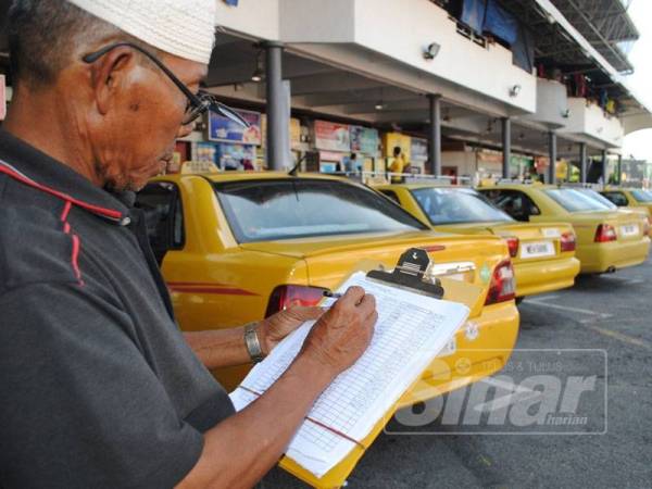 Sebahagian teksi yang beroperasi di Kuala Terengganu.