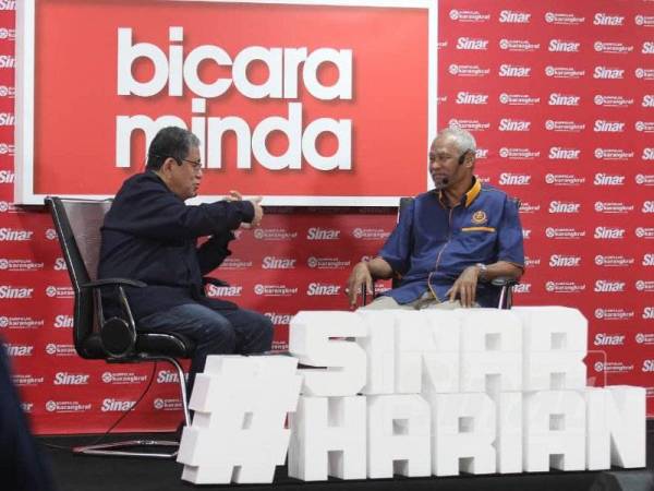 Musa (kanan) pada program Bicara Minda anjuran Sinar Harian di Kompleks Karangkraf di sini hari ini.