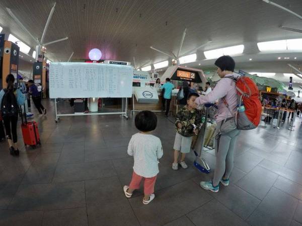 Kelewatan penerbangan disebabkan gangguan sistem di Lapangan Terbang Antarabangsa Kuala Lumpur (KLIA) atau KLIA2.