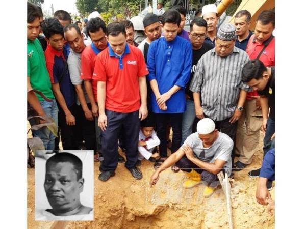 Sebahagian rakan sekerja yang memberi penghormatan terakhir di Pusara Aman Kampong Melayu Subang. Gambar kecil, Allahyarham Zaidi.