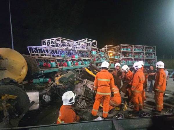 Keadaan kenderaan yang terlibat dalam nahas tersebut.Foto: Ihsan PDRM