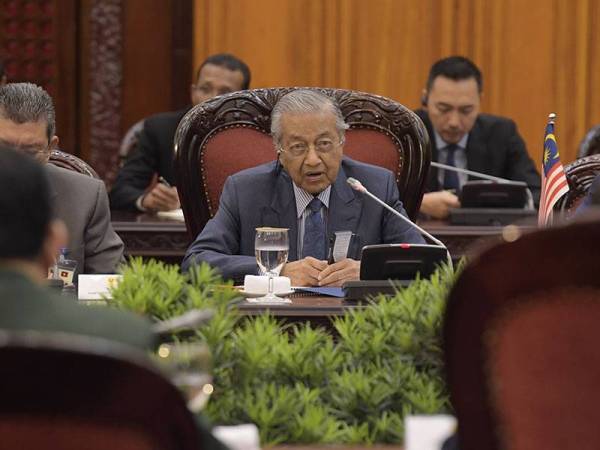 Dr Mahathir pada mesyuarat delegasi Malaysia-Vietnam di Pejabat Perdana Menteri hari ini. - Foto BERNAMA