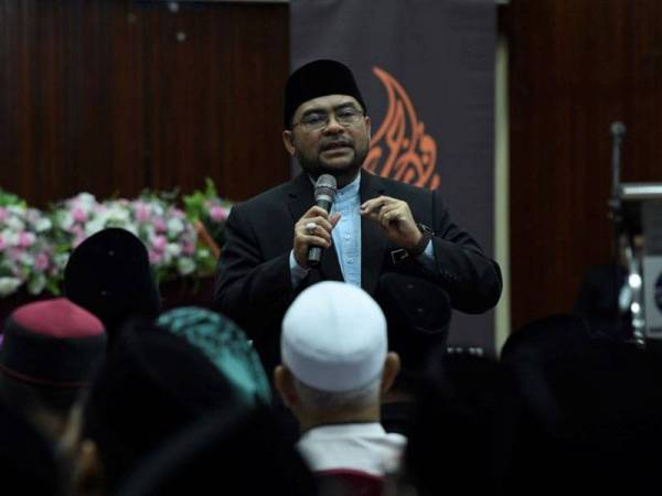 Dr mujahid menyampaikan ucapan pada Seminar Islam Rahmatan Lil Alamin dan Townhall di Institut Pendidikan Guru Kampus Pendidikan Islam hari ini. - Foto BERNAMA