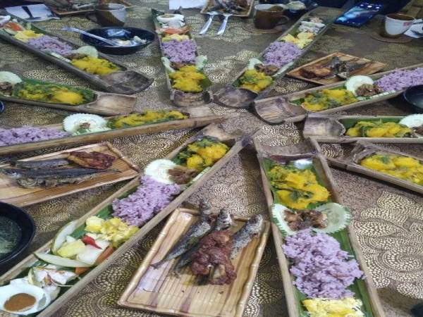 
MAKANAN tradisional masyarakat Kadazan Dusun yang dihidangkan dalam buluh.