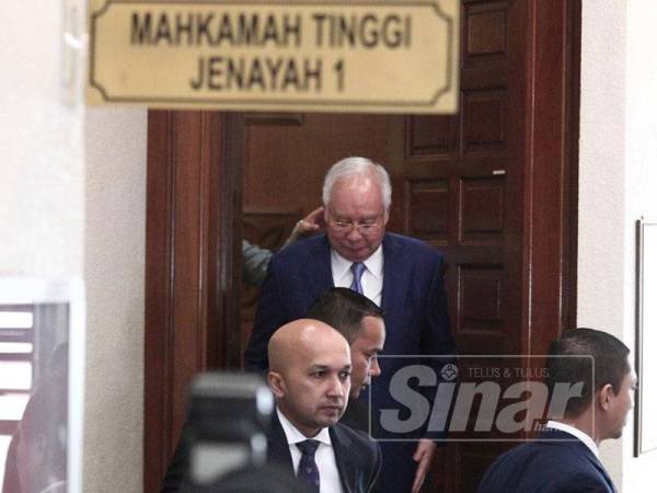 Bekas Perdana Menteri, Datuk Seri Najib Razak keluar dari Mahkamah Tinggi Jenayah 1 bagi perbicaraan kes 1MDB di Mahkamah Tinggi Kuala Lumpur hari ini. FOTO SINAR HARIAN:ZAHID IZZANI
