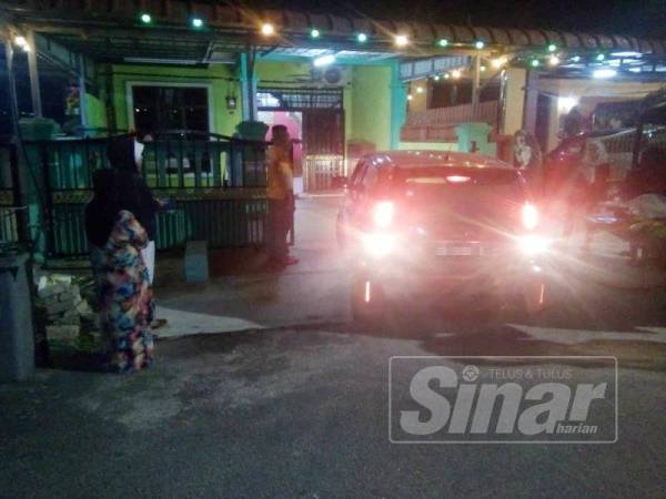 Seorang jururawat wanita ditemui dalam keadaan tertiarap dan tidak bernyawa di dalam rumah yang didiaminya seorang diri di Taman Desa Molek malam semalam.