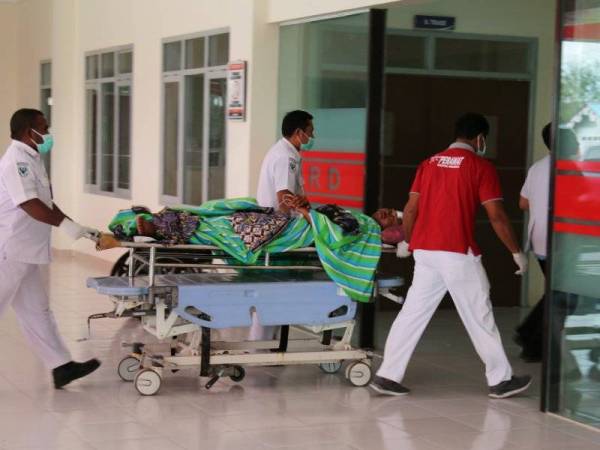 Seorang anggota Polri dikejarkan ke hospital akibat cedera semasa tunjuk perasaan ganas di pekan Deiyai semalam.