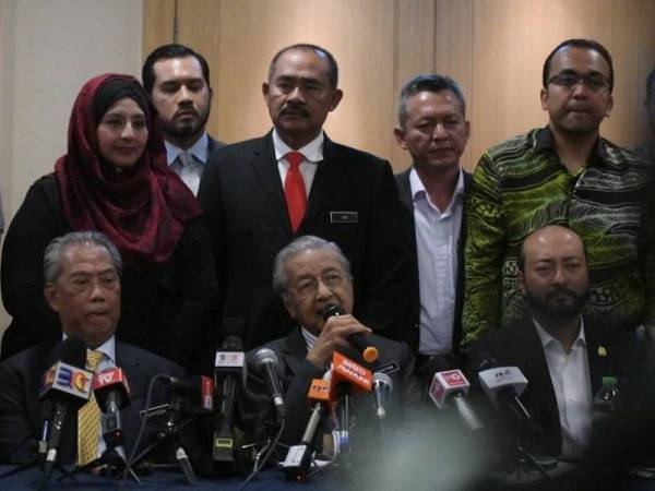 Dr Mahathir ketika bercakap pada sidang media selepas mempengerusikan Mesyuarat MPT Bersatu di Yayasan Kepimpinan Perdana di sini hari ini.