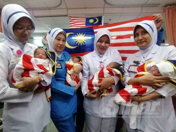 Empat daripada 16 bayi merdeka yang selamat dilahirkan di Hospital Melaka.