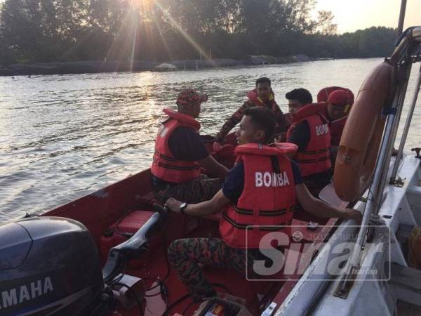 Gerakan mencari dan menyelamat masih dilakukan oleh pihak bomba di lokasi.