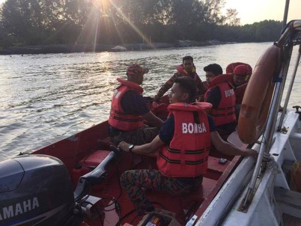 Gerakan mencari seorang lagi mangsa yang dikhuatiri lemas di muara Sungai Sepang, Bagan Lalang, Sepang petang semalam masih dijalankan.