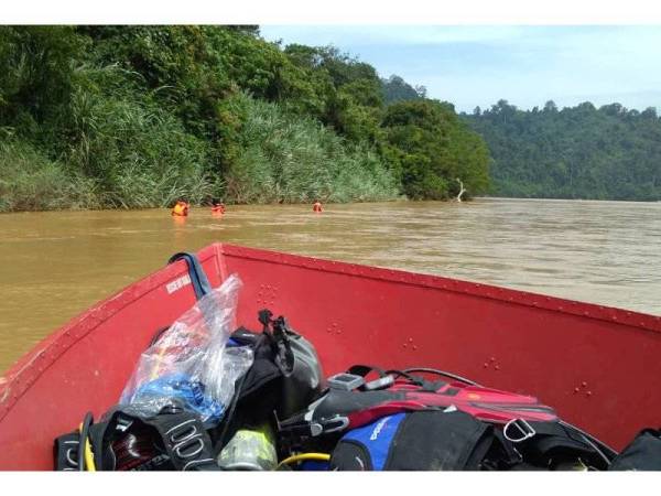 Operasi SAR Pasukan Bomba dan Penyelamat serta beberapa agensi lain tamat sejurus penemuan mayat mangsa pagi ini.
