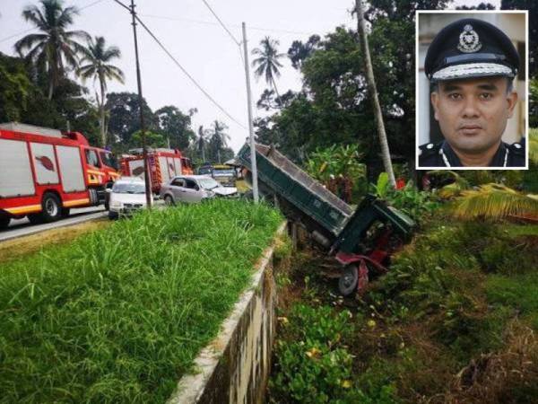 Keadaan lori yang melanggar mangsa turut terjunam dalam parit. Gambar kecil: Mohd Marzukhi - Foto ihsan pembaca