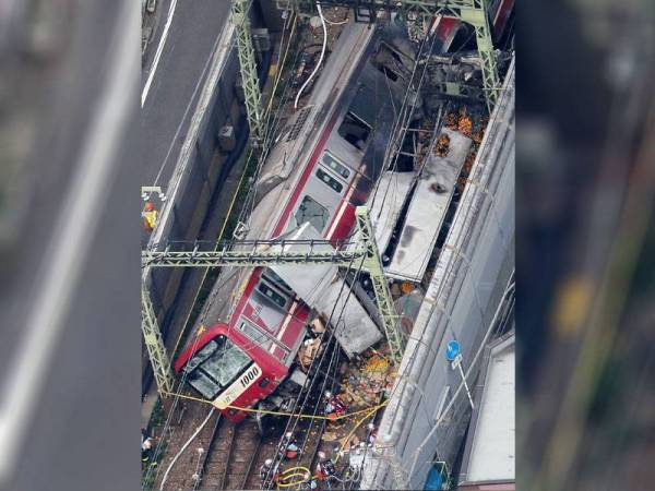 Kejadian itu berlaku di persimpangan di Yokohama di wilayah Kanagawa hari ini.