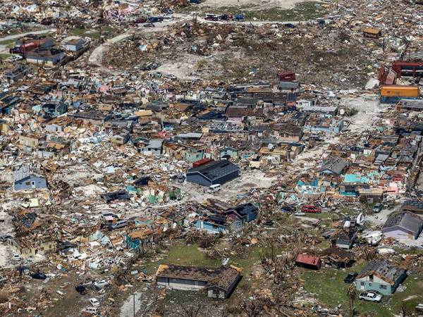 Lebih 13,000 kediaman dilaporkan musnah atau rosak teruk di Grand Bahama dan Abacos.