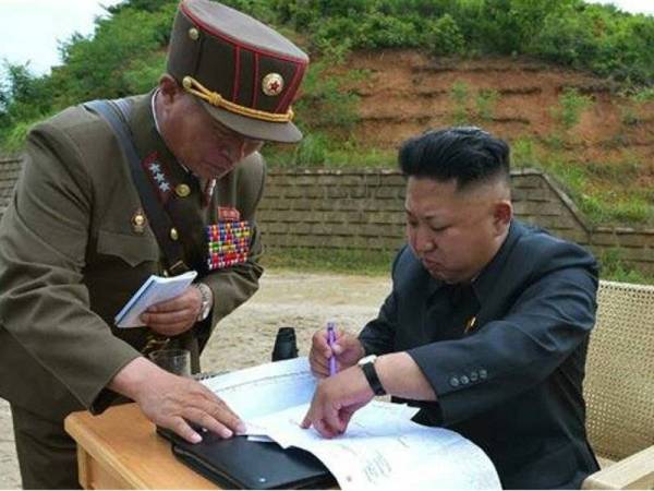 Media melaporkan Jong-un diiringi ketua tentera baharu itersebut ketika pelancaran senjata baharu dilakukan Pyongyang.