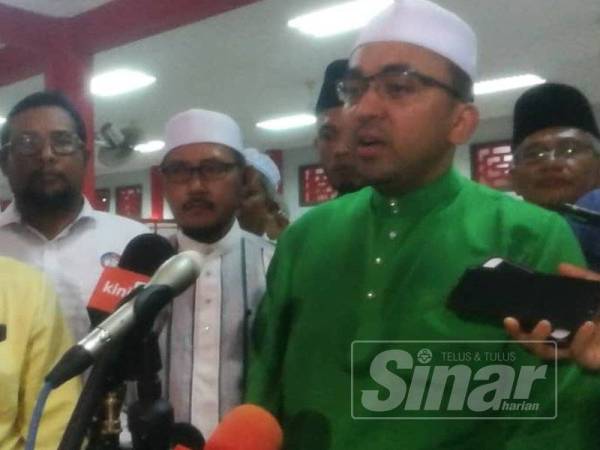 Mohd Rafiq ketika sidang akhbar malam ini.