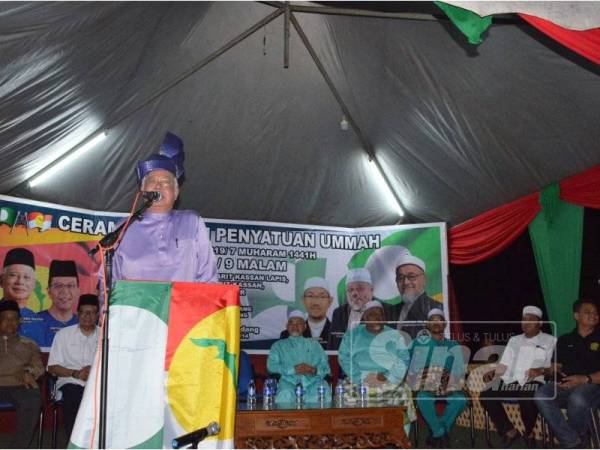 Najib ketika berucap dalam Ceramah Umum Penyatuan Ummah di Kampung Parit Kassan, Bukit Gambir, Tangkak malam tadi.